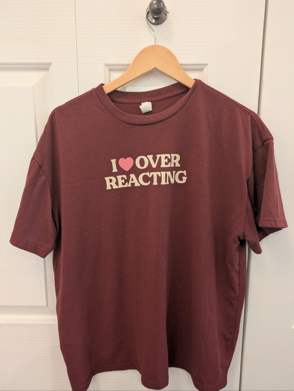 ✨3/25$ I ♥ Overreacting Graphic Tee - Maroon